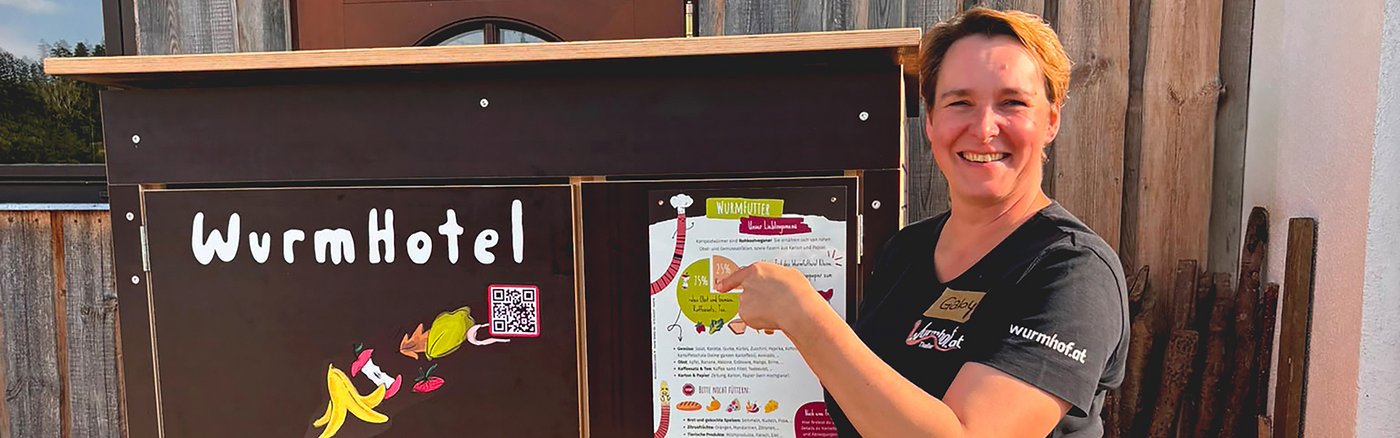 Gaby Thaller vor dem Wurmhotel am Wurmhof